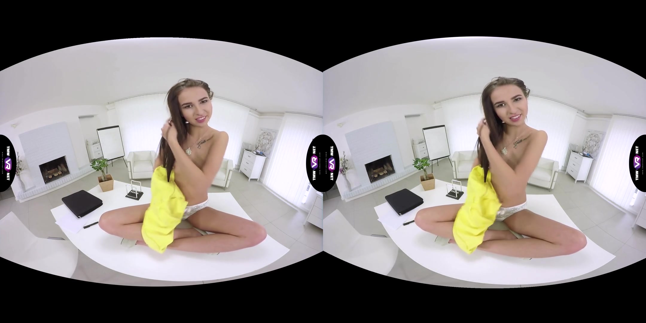 Selena Mur in Reporter Orgasms On Table - TmwVRNet