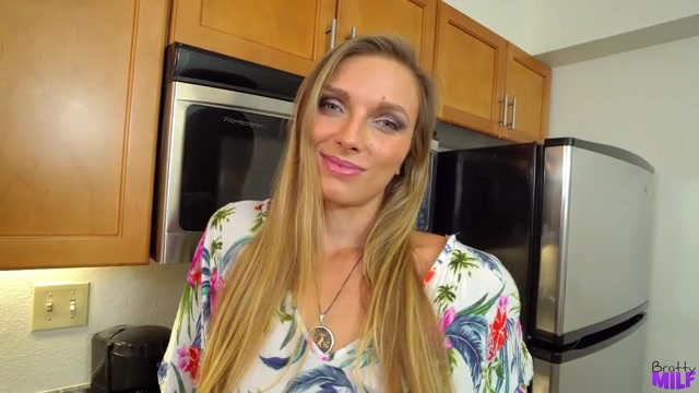 Stepmom Has A New Crush - S6:E2 - Brattymilf