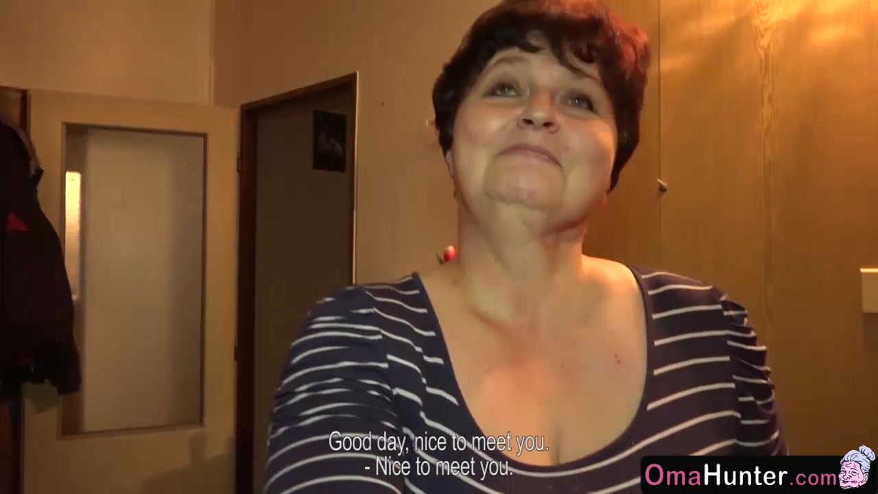 Omahunter old pussy fucked with dildo
