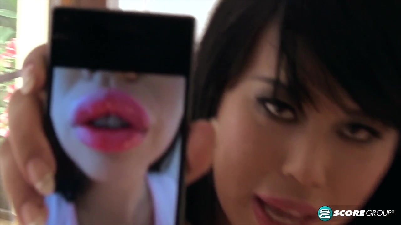 Tigerr Takes Titillating Tit Selfies - ScoreLand