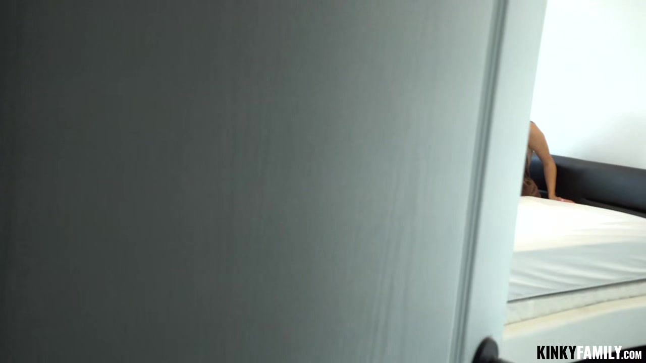 Kinky Family - Violet Rain - Video glasses stepsis fuck