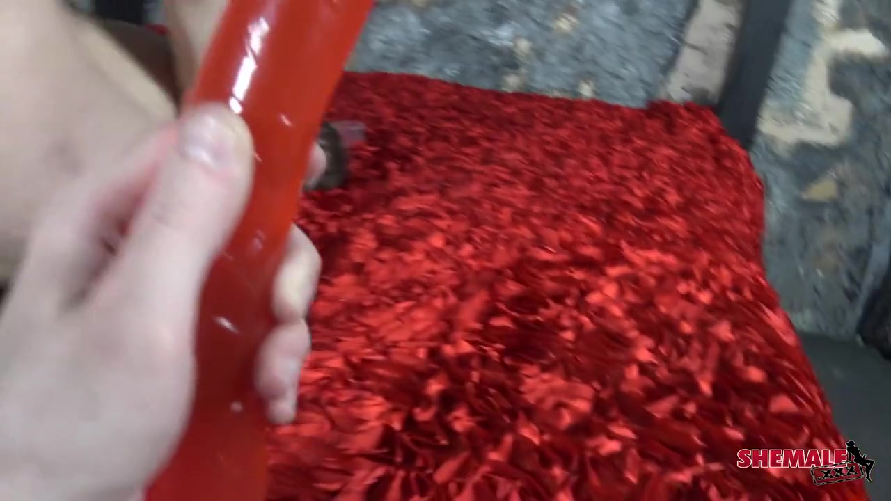 Trans bitch Sofia Hardy swallows this dildo