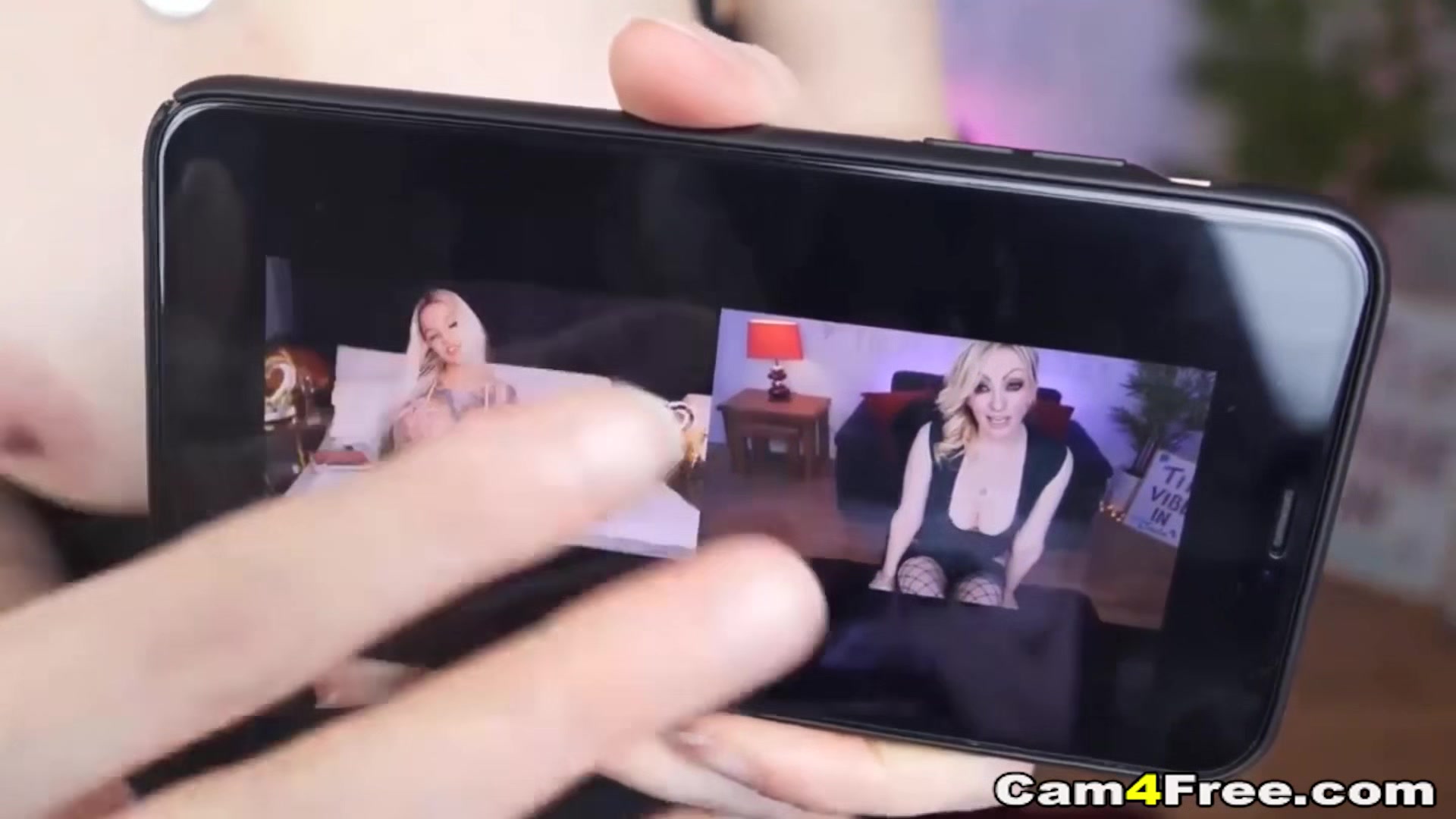 Blonde Babe Plays Her Pink Pussy