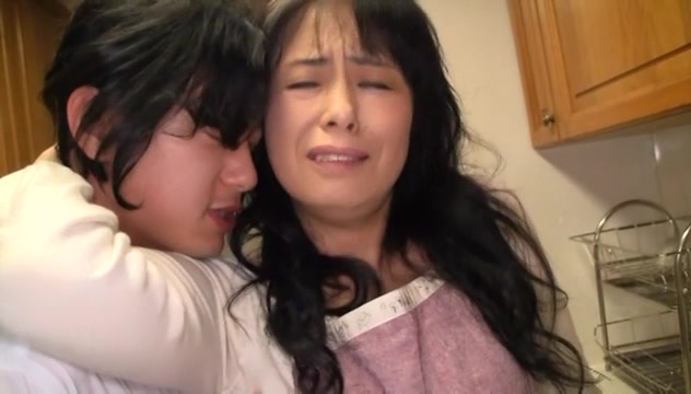 Japanese AV Model hot mature Asian housewife gives blowjob