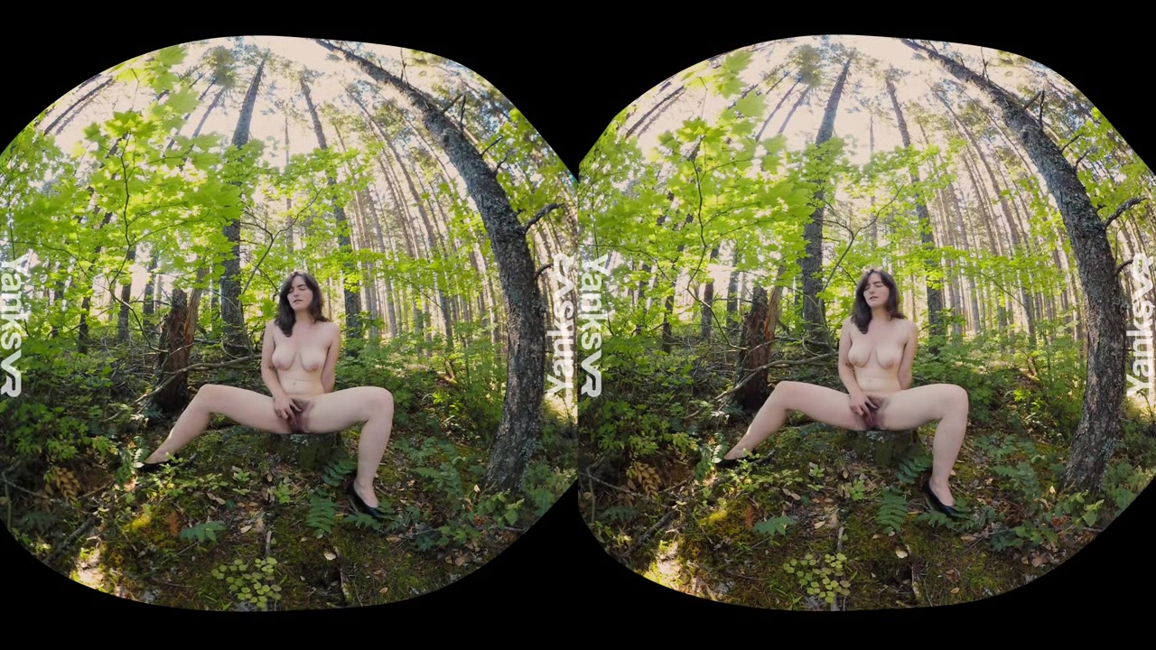 Raven Snow Clit Pleasure in the Forest