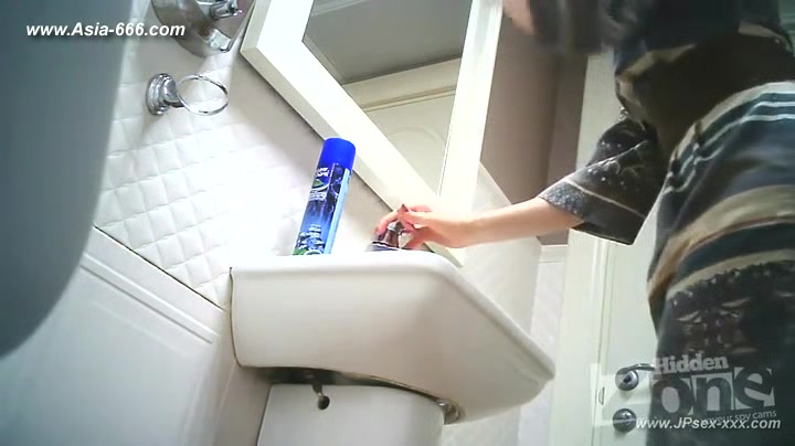 peeping blondes go to toilet.35