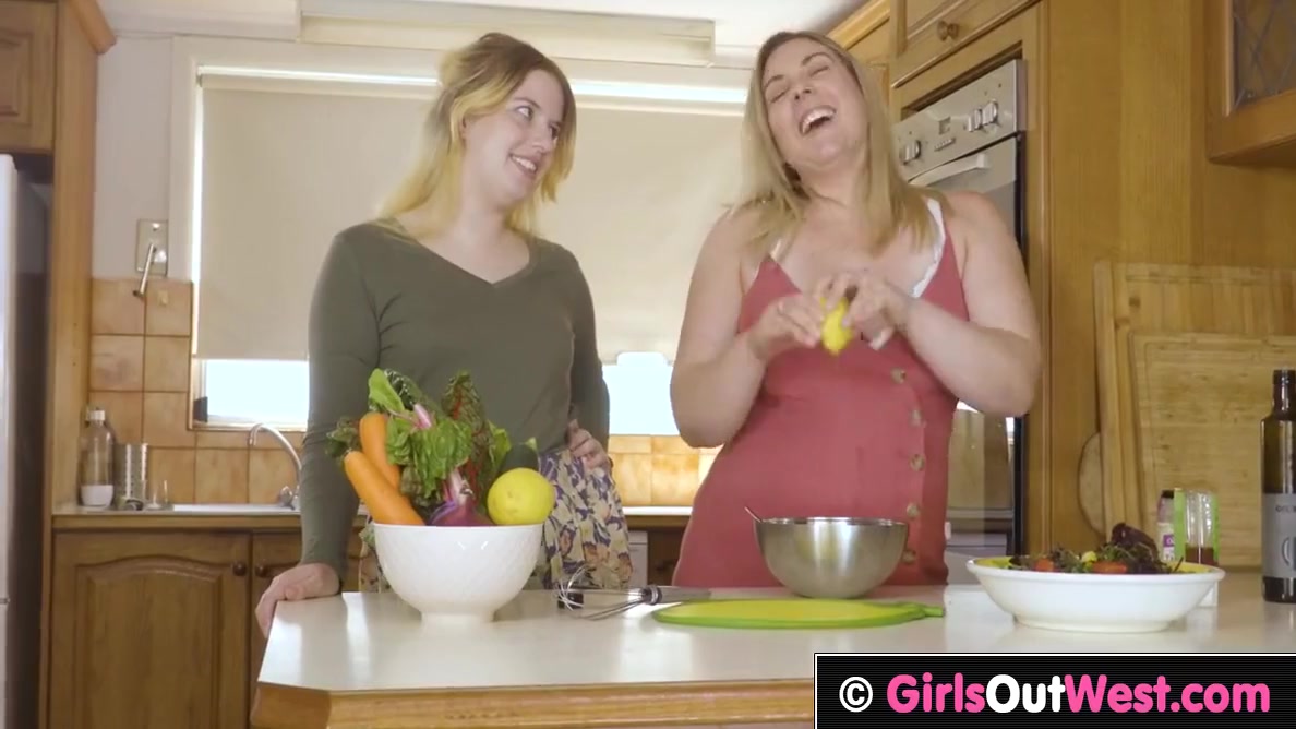 Chubby Lesbians Play With Carrot