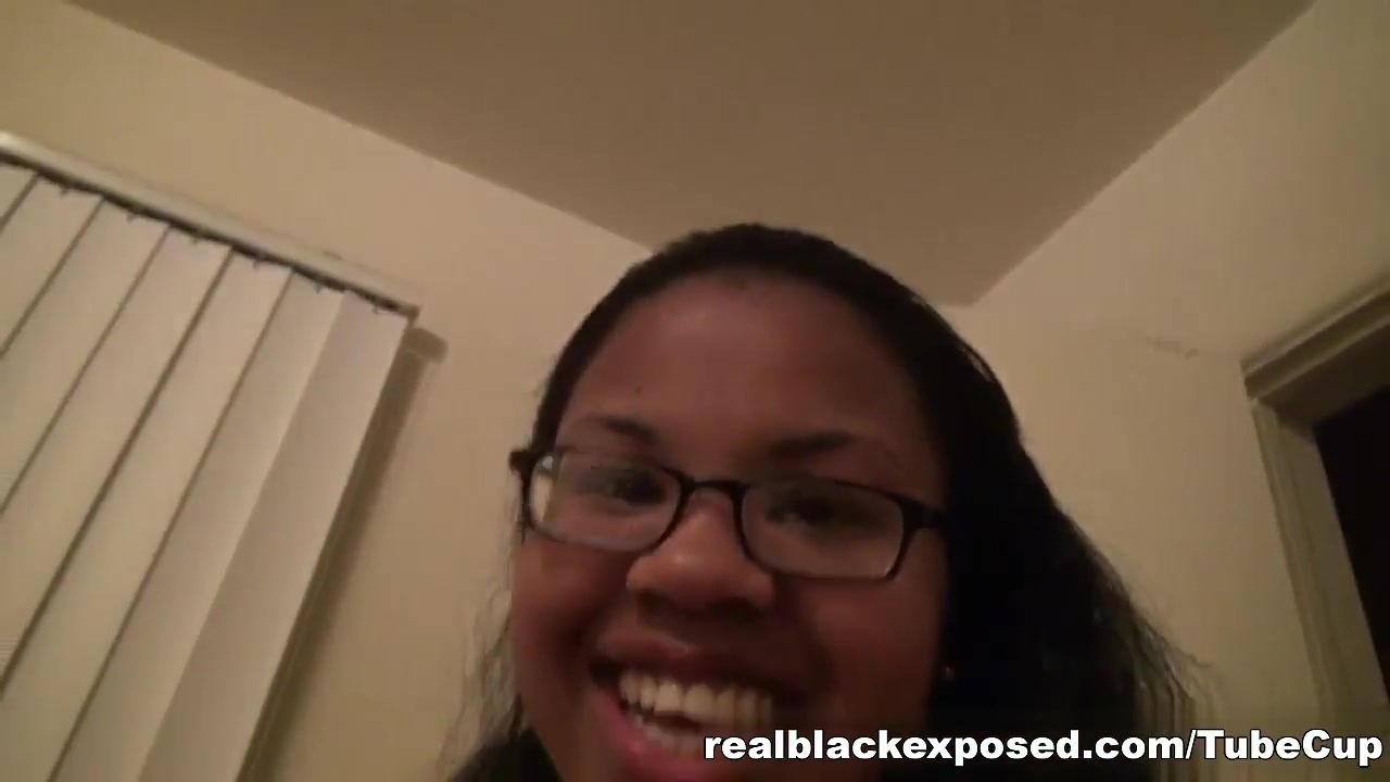 Laylani bares her bigtits and black booty