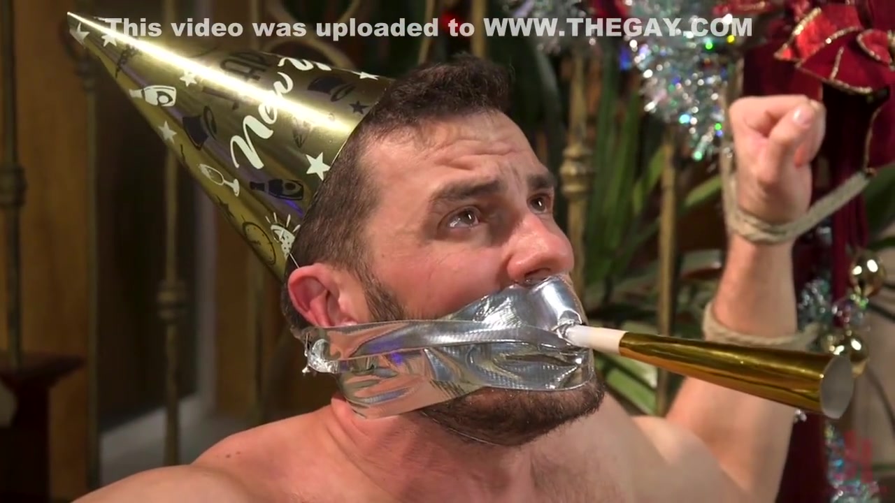 Michael Del Ray In A Homo Alone Has A Very Bondaged Xmas #2 720p