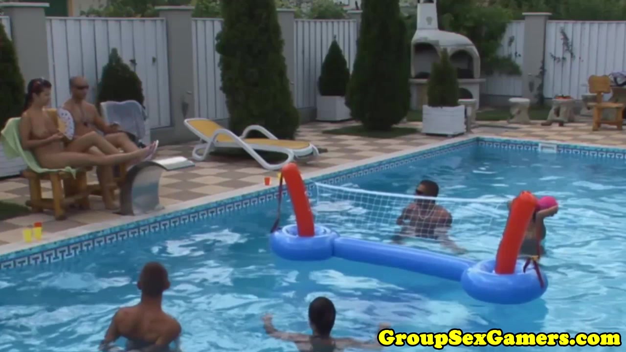 Underwater sexgames fuck with horny bikini babes