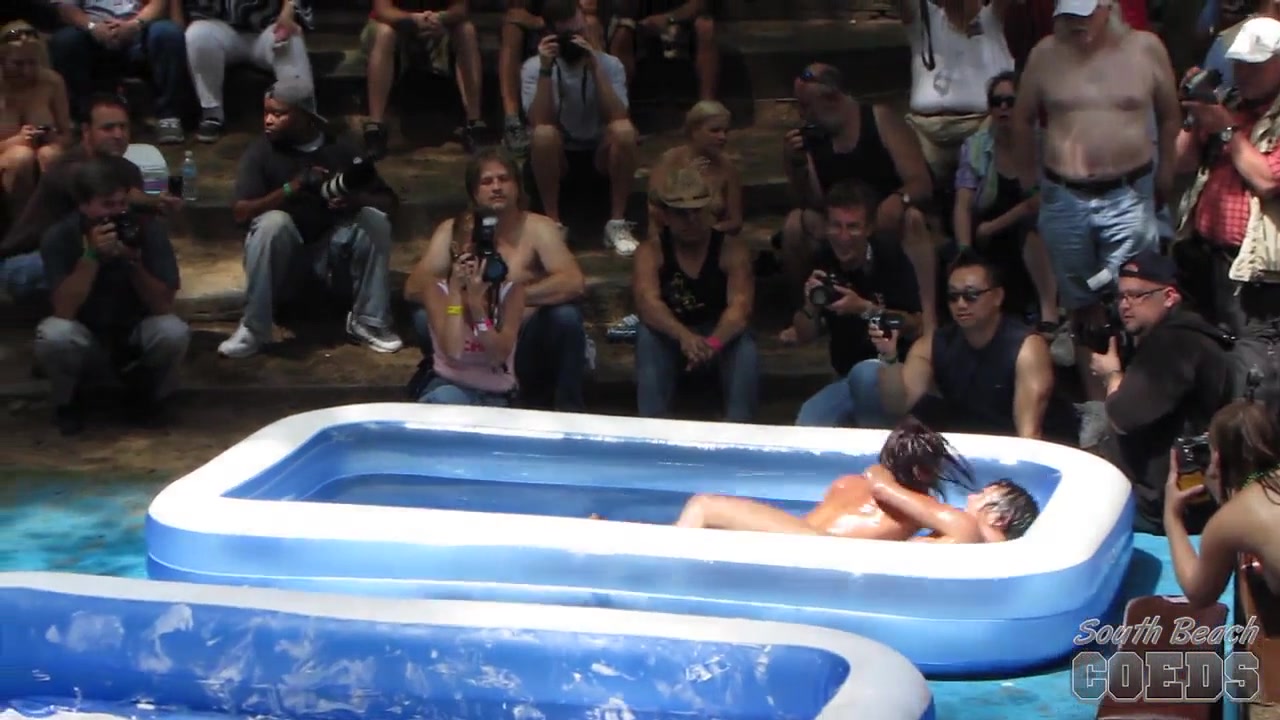 2009 Show Hot And Wild Chick Oil Wrestling - SouthBeachCoeds