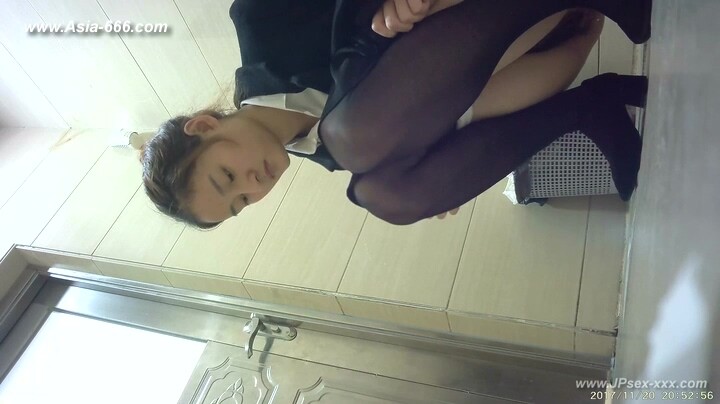 chinese girls go to toilet.121