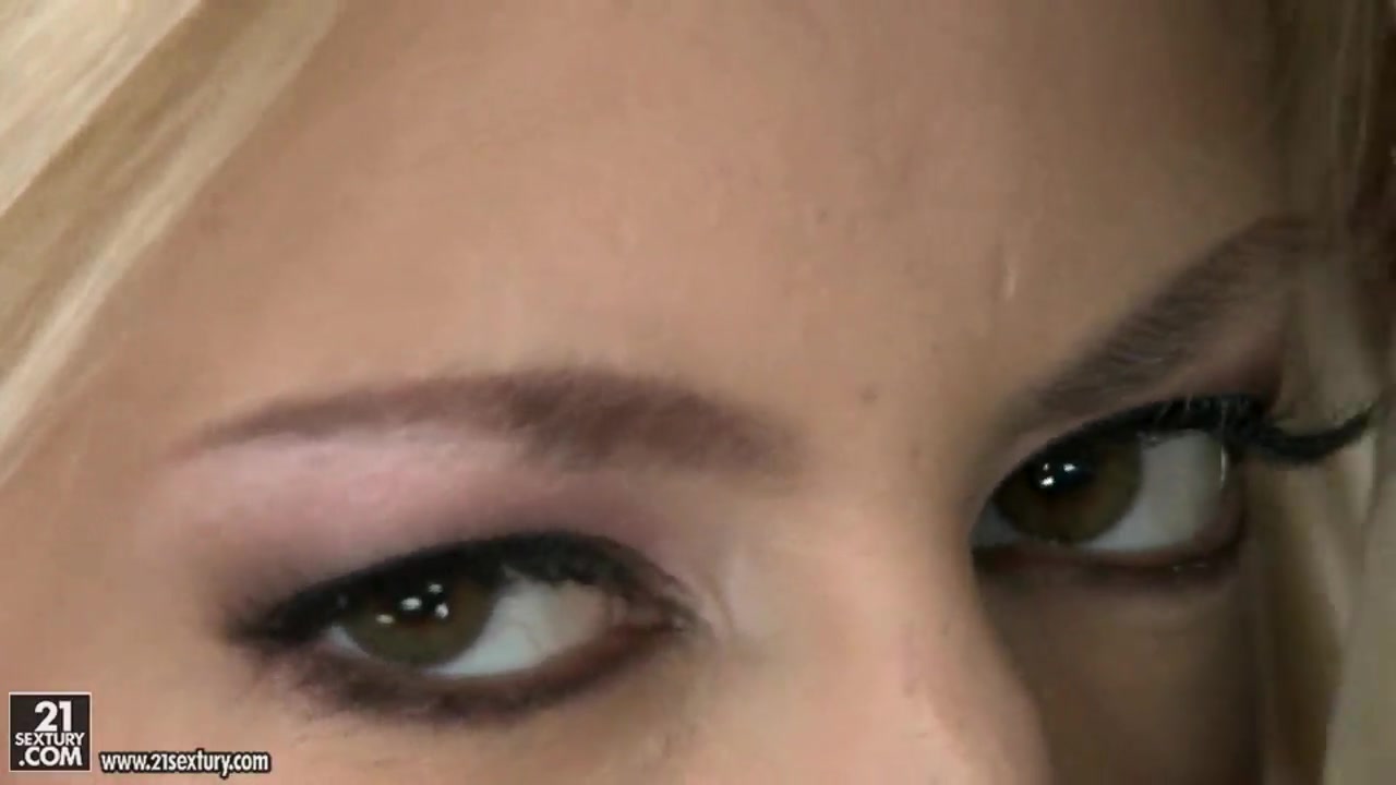 Pole dancer Jessie Volt takes on two cocks