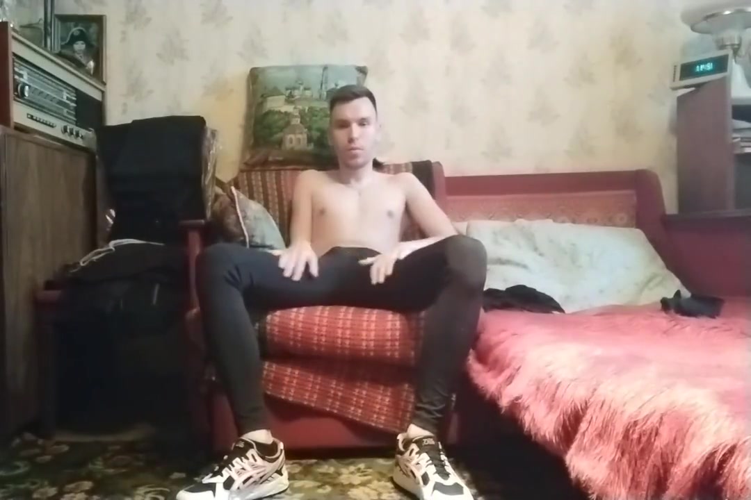 Guy In Tight Leggins And Sneakers Masturbate