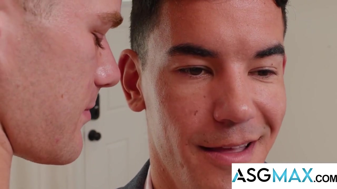 Rebellious College Stud Seduces Boss Right-hand Man - Jonathan Tylor