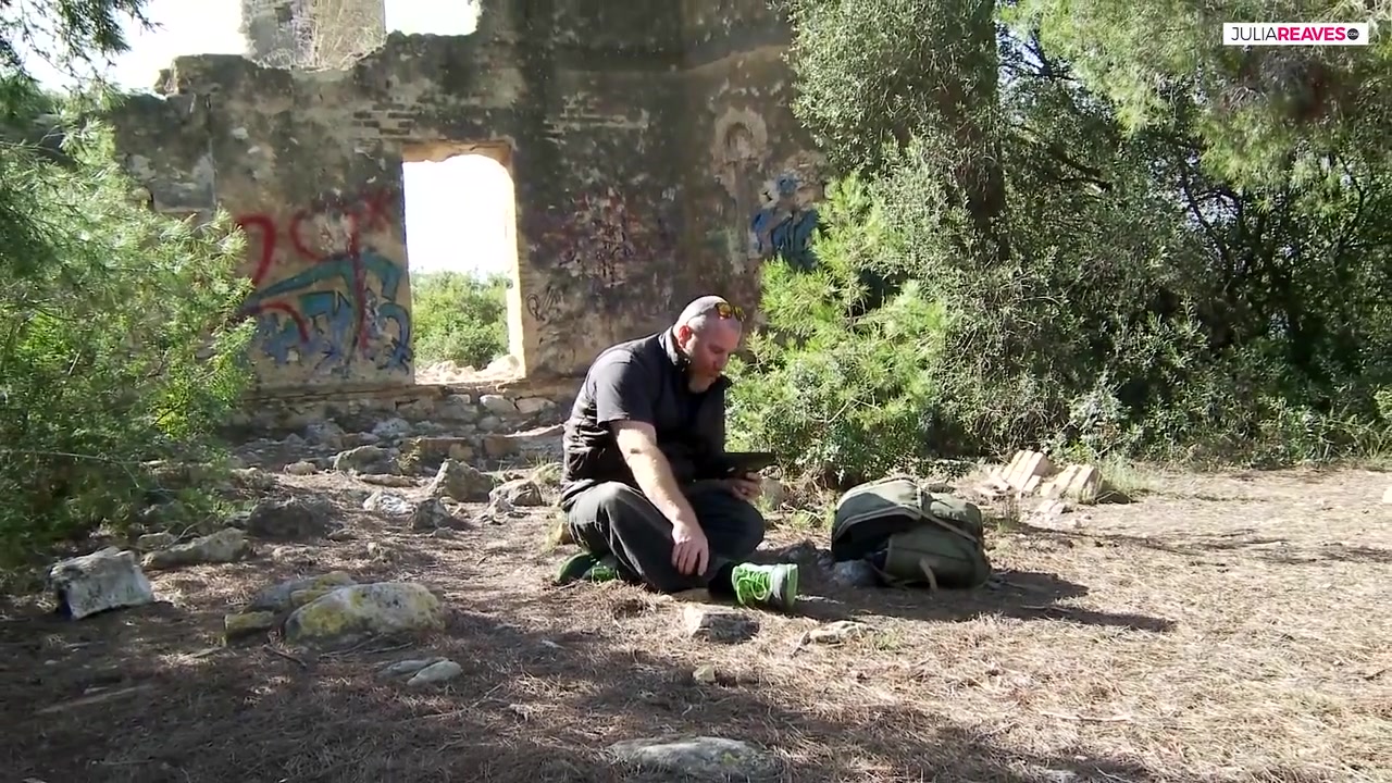 Couple Fucks In An Abandoned Courtyard - CumDateMe