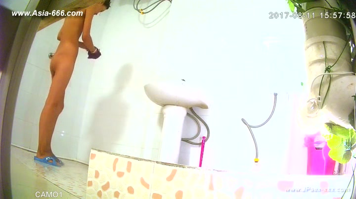 peeping chinese girls bathing.16_2