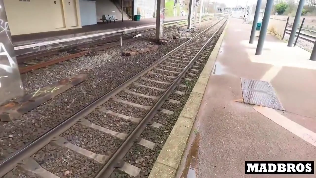 Roma Amor - I Fuck My Chilean Friends Good Ass In A Public Train And At Her Place After Seeing Each Other Again 5 Min