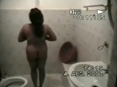 Fat girl sucks dick in Indian porn video