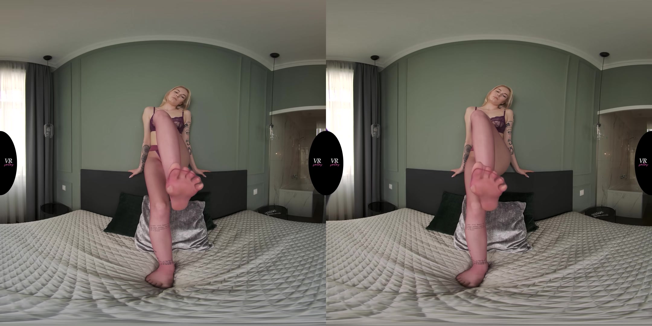 Petite teen 18+ Fucks Herself With Glass Dildo - VRsolos