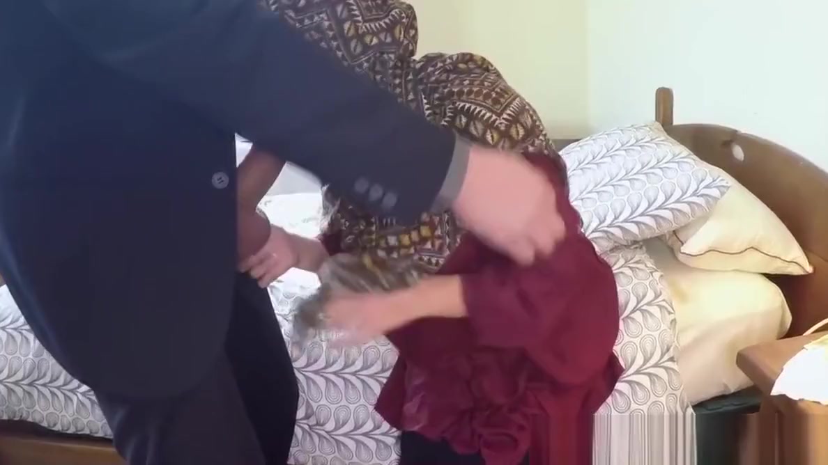 Amateur babe with hijab getting her pussy smashed