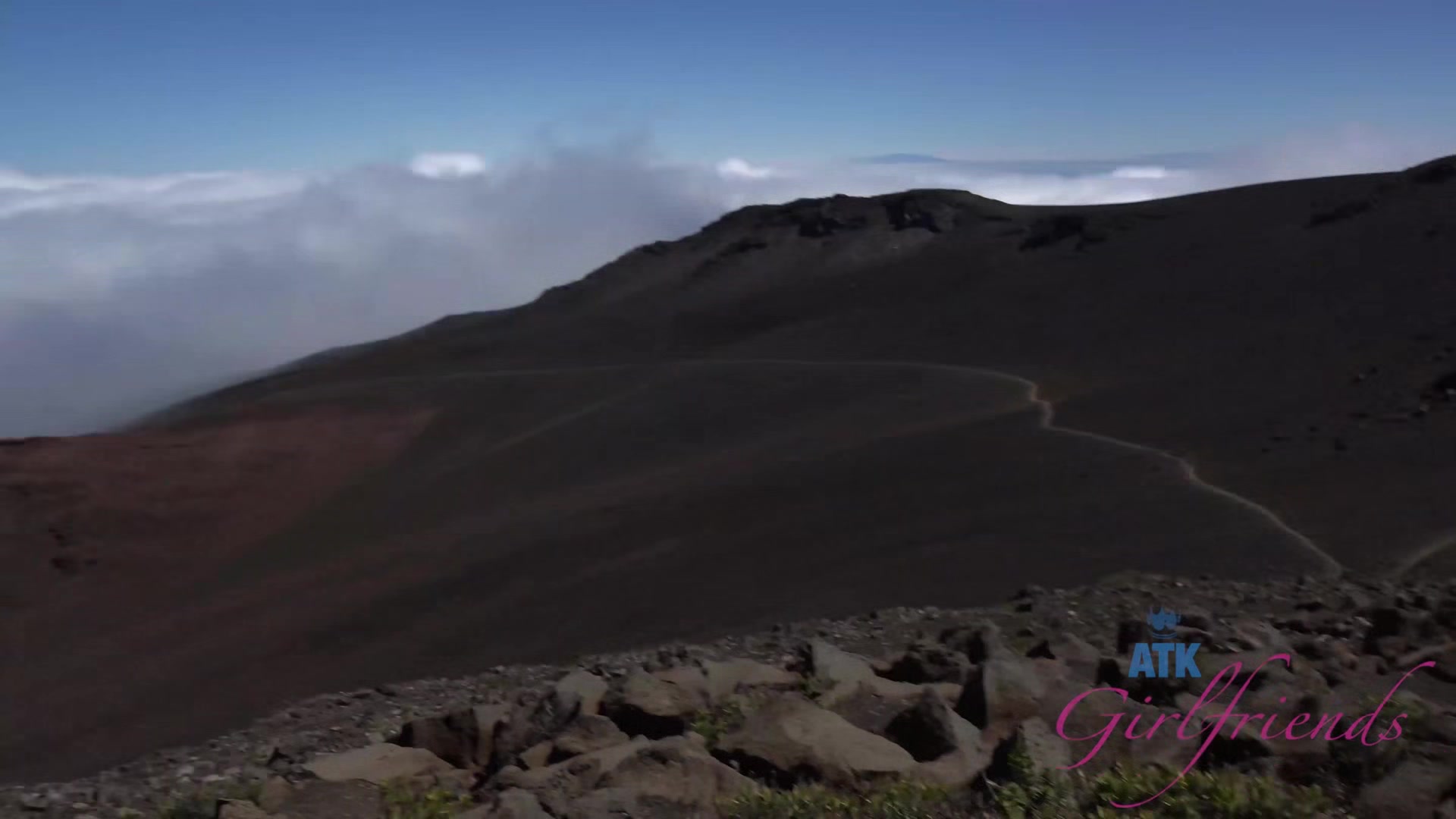 Virtual Vacation On Hawaii With Blonde Piper Perri 3/7