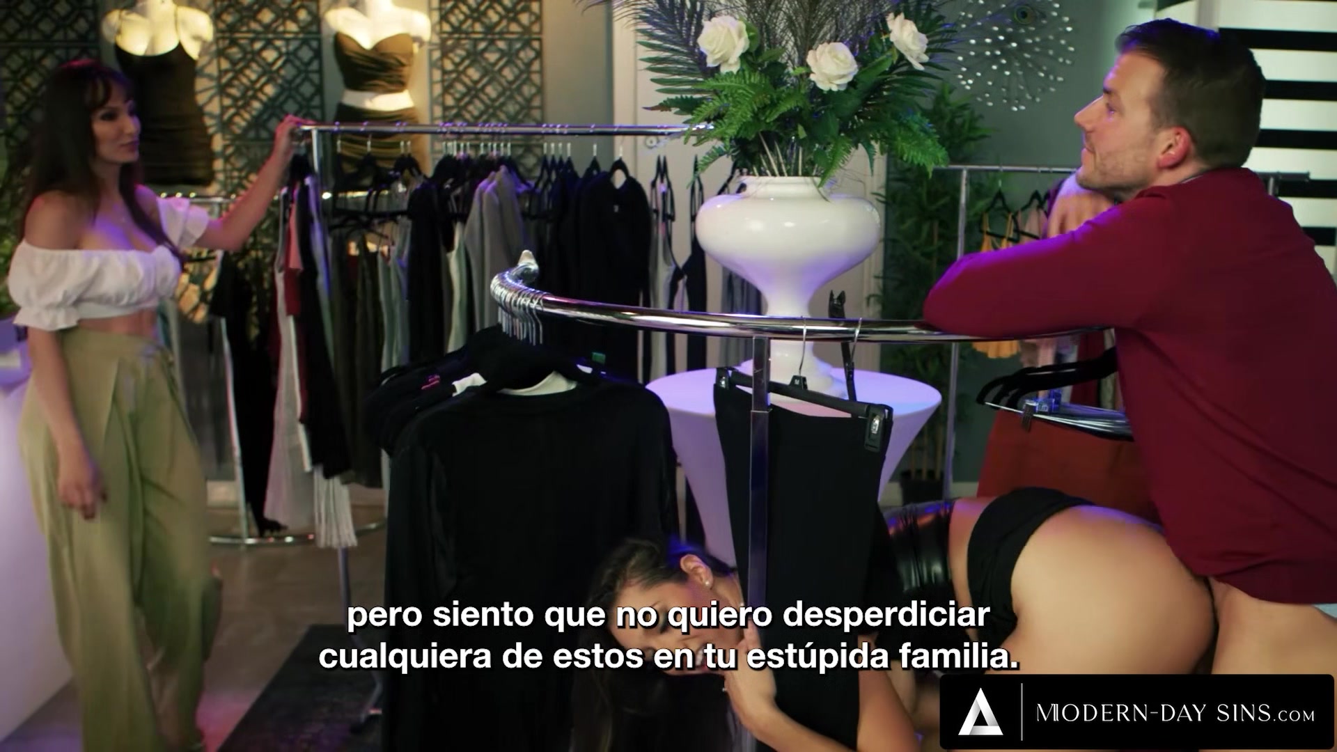 MODERN-DAY SINS - Vendor Bella Rolland Has SNEAKY SEX With Client Lexi Luna s BFF -SPANISH SUBTITLES