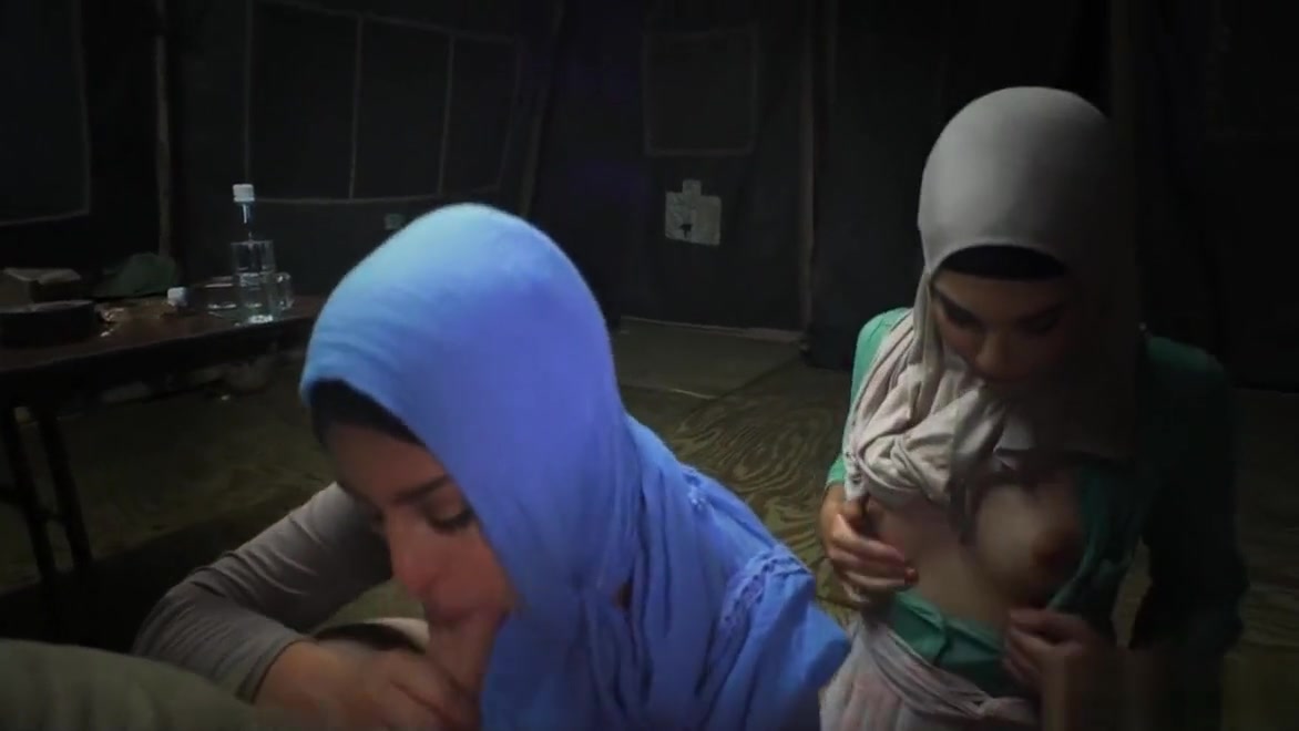 Amateur Hijabs Suck Dick together