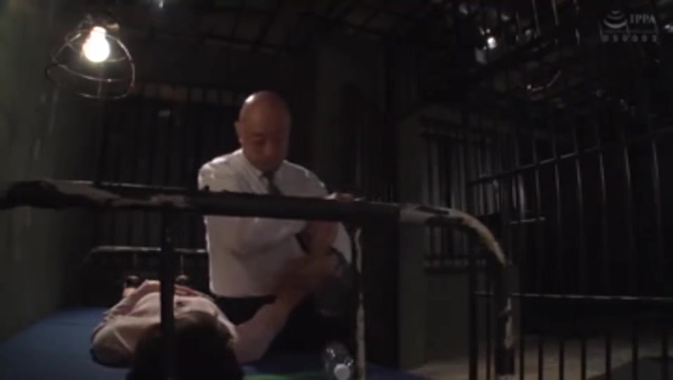 05042 Beautiful girl faints in agony