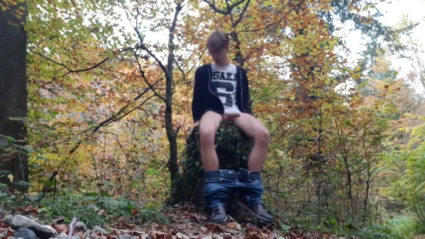 323 Cute Guy Does A Quick Public Jerk Off In The Woods