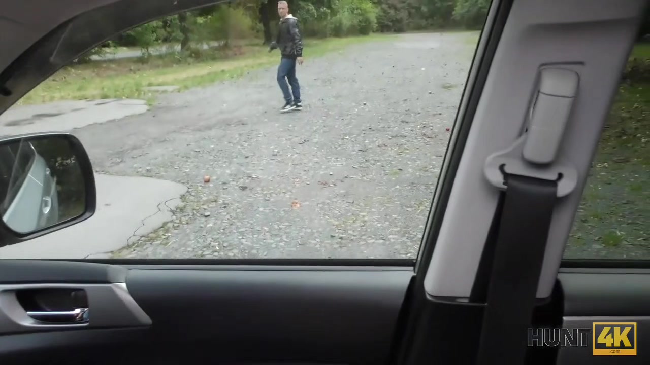 HUNT4K. Guy penetrates sexy girl in his car while cuckold is around