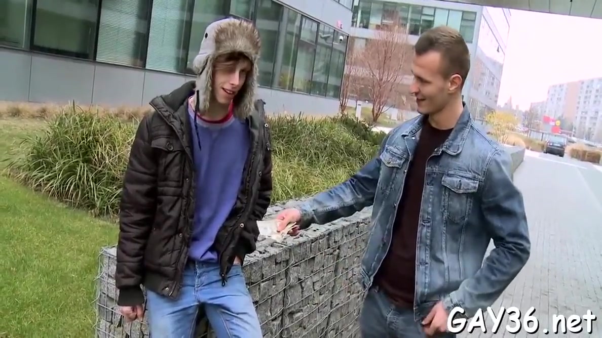 Fine Homo Knocking Off