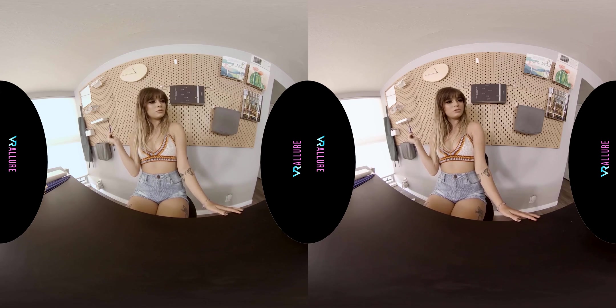 Does My Body Look As Good As My Art? - Gorgeous American Babe Solo Masutrbation