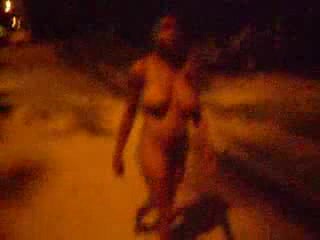 Sexy Ebony want to attract attention of the guys by walking naked