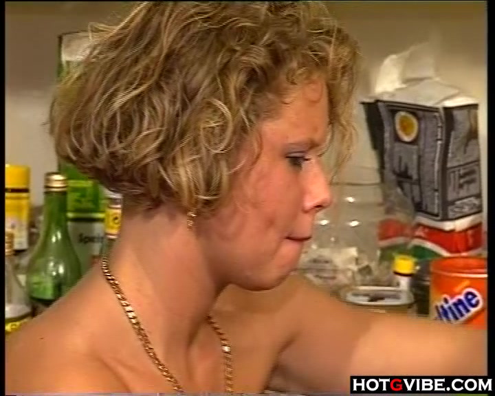 Mature lesbians toying each other