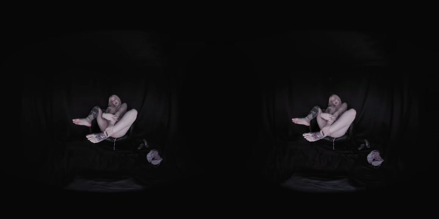 Rub My Feet - LoveHerFeetVR