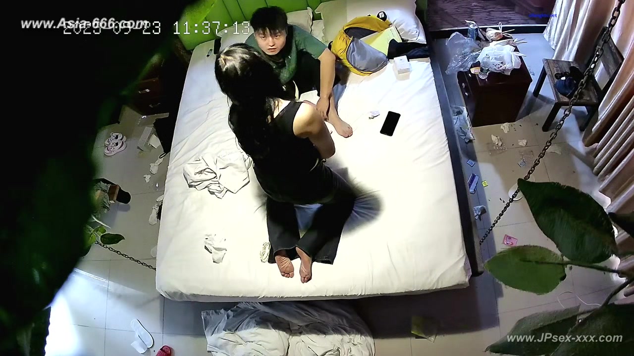 Hackers use the camera to remote monitoring of a lover's home life.626
