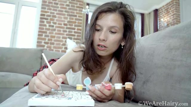 Tais Mersedes Masturbates After Doing Some Artwork