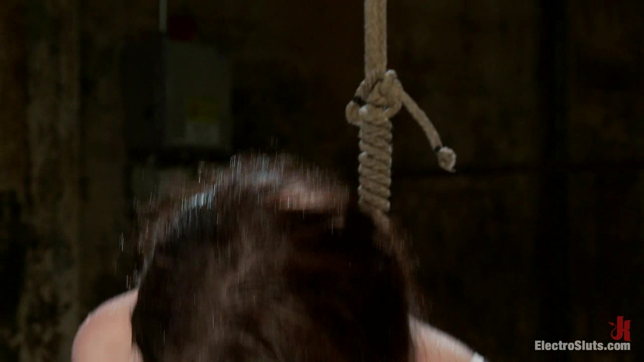 AnnaBelle Lee is an Electroslut