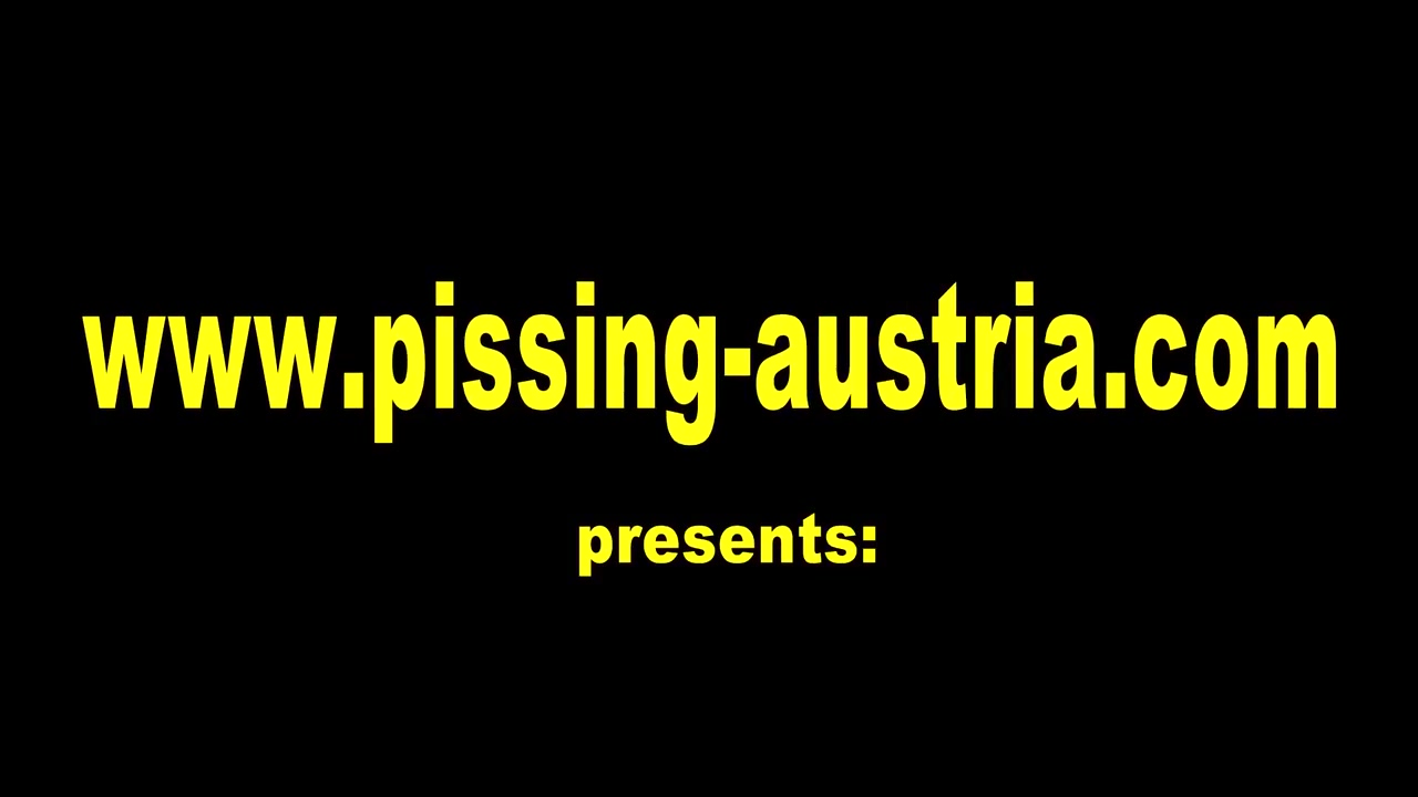 Pissing Femdom