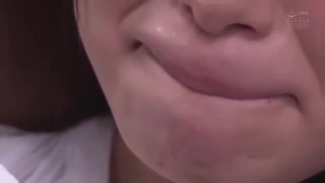 06911,A woman panting in full lewdness