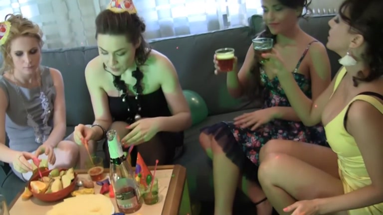 Hawt lesbo 3some at the party