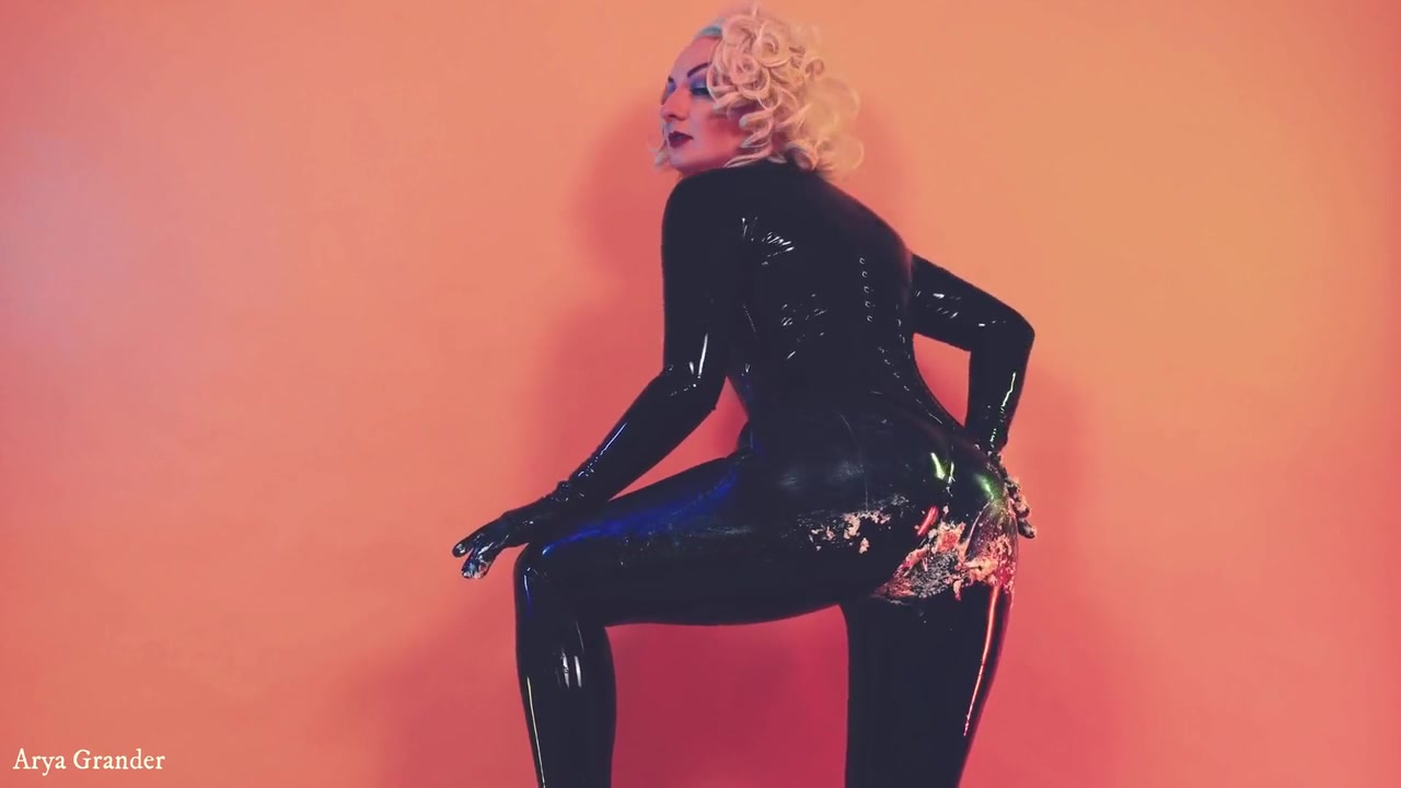 Hot Blonde Latex Kinky Milf
