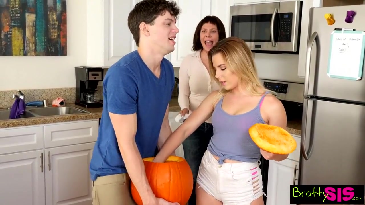 Aubrey Sinclair And Alex D In Stepbrother Fucks Stepsister Right Next To !