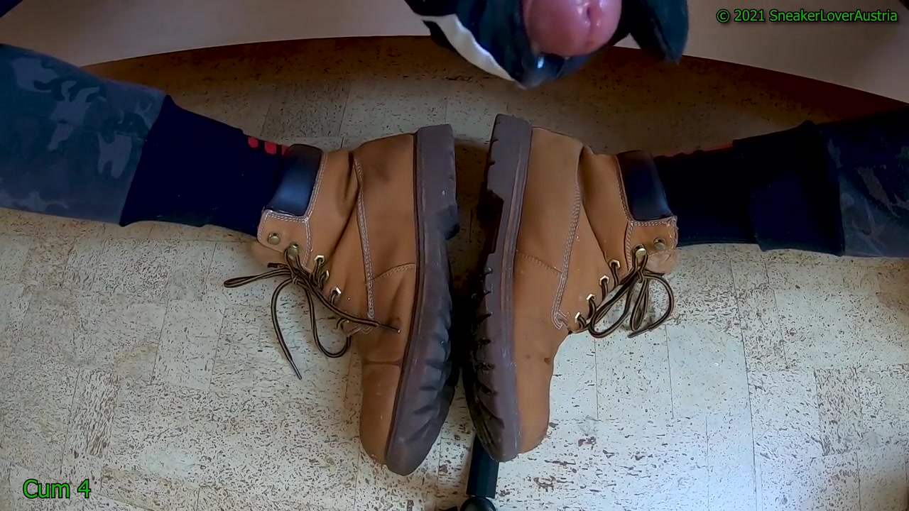 14 Cumshots On Docker Boots