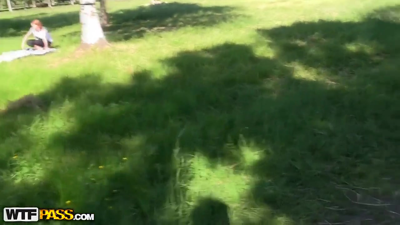 Fellow seducing his girlfriend to have sex