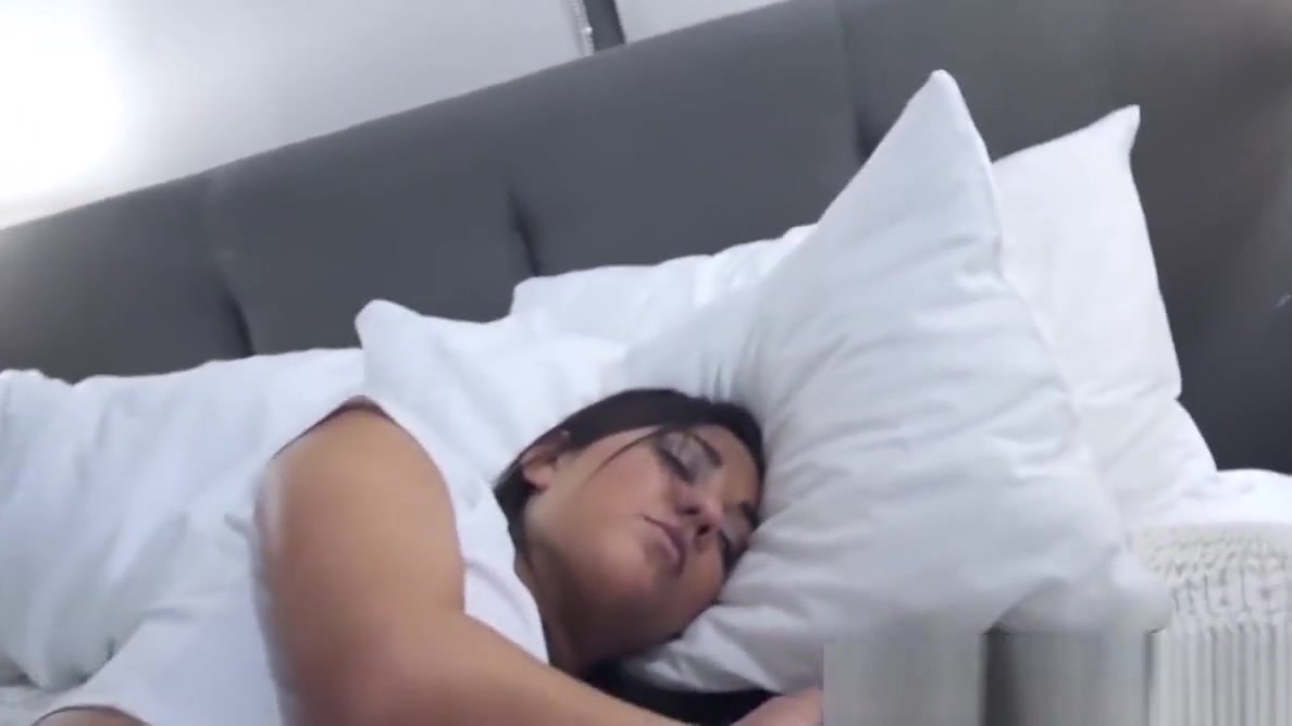 Creampied stepsis Amara Romani woken up with dick in mouth