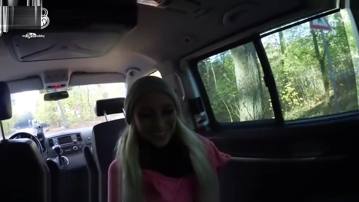 MyDirtyHobby - Hot teen 18+ works out in public wearing yoga pan