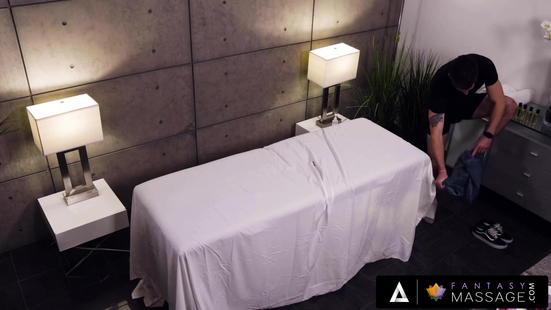 FANTASY MASSAGE - Hot Babe Valentina Nappi Gives A Solid BJ Under The Table During A Massage
