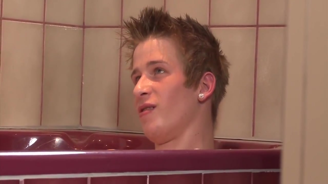 Sexy Gay Boys In Bathtub Enjoy Squirting Cum
